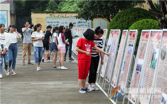 在贯岭中学举办革命遗址图片展 (1).jpg