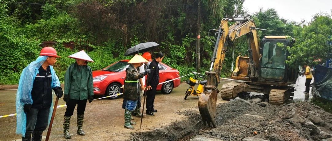 启动防暴雨Ⅳ级应急响应！这个周末湿漉漉，还好有他们......